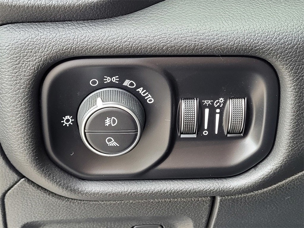 2025 RAM 1500 Laramie Crew Cab 4x4 5'7' Box