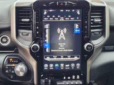 2020 RAM 1500 Laramie Crew Cab 4x4 5'7' Box