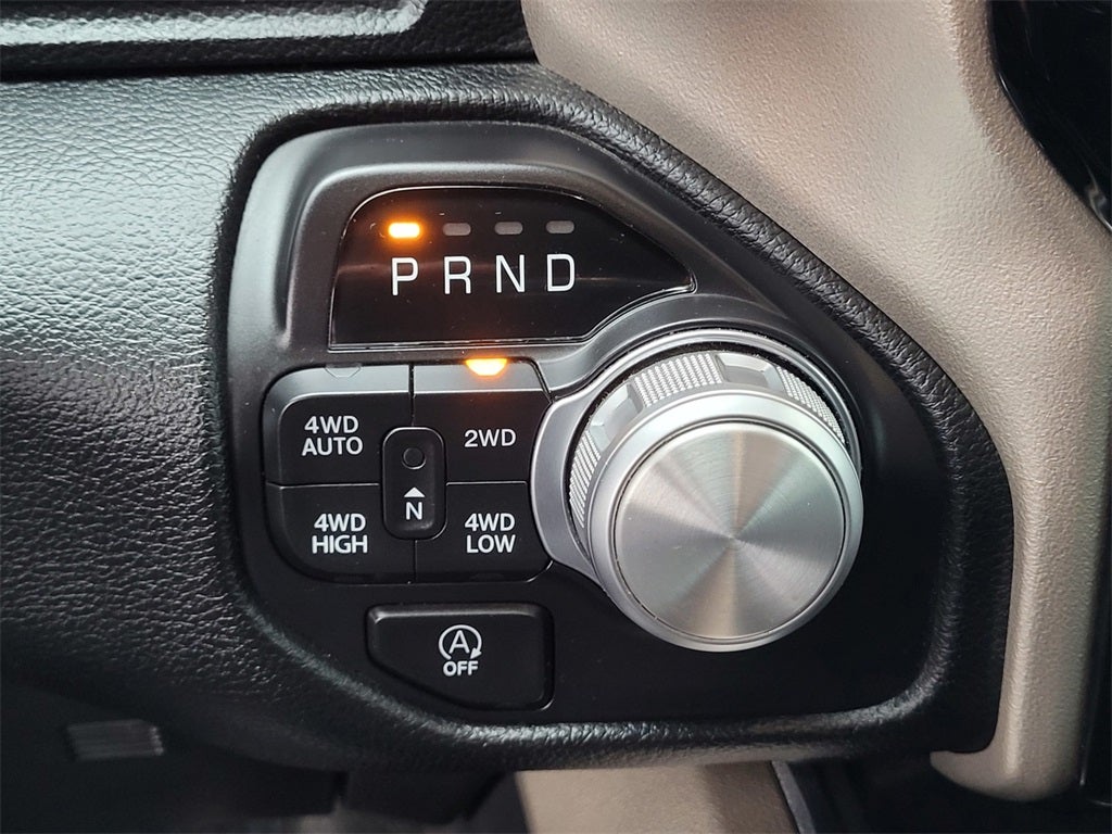 2020 RAM 1500 Laramie Crew Cab 4x4 5'7' Box