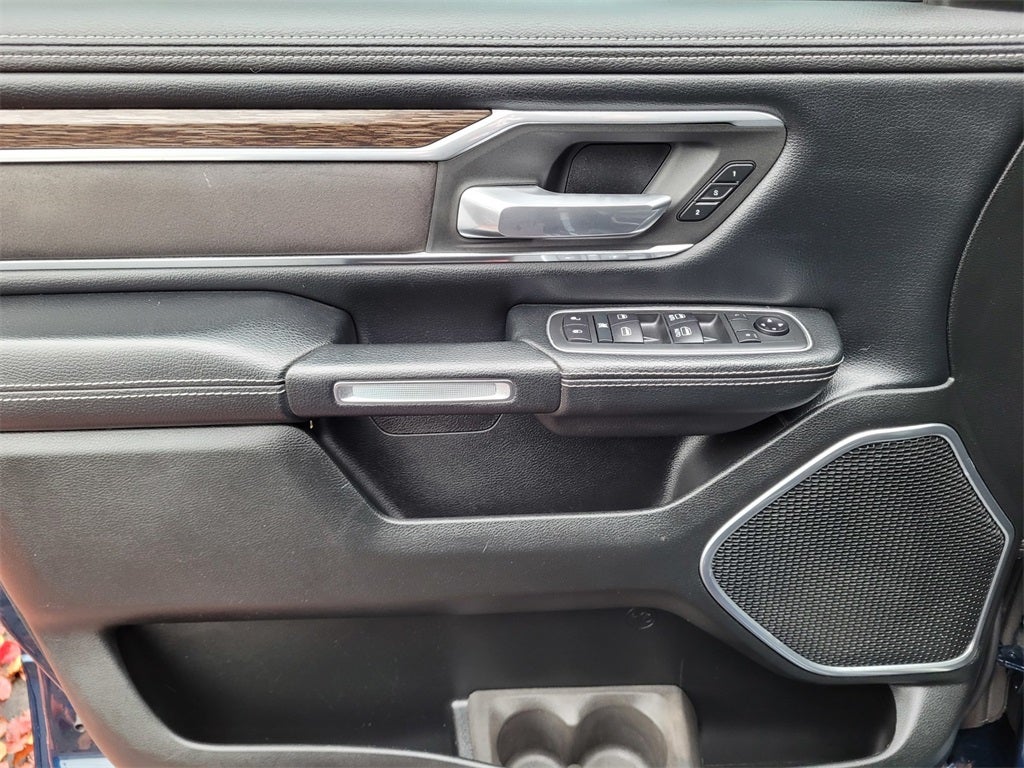 2020 RAM 1500 Laramie Crew Cab 4x4 5'7' Box