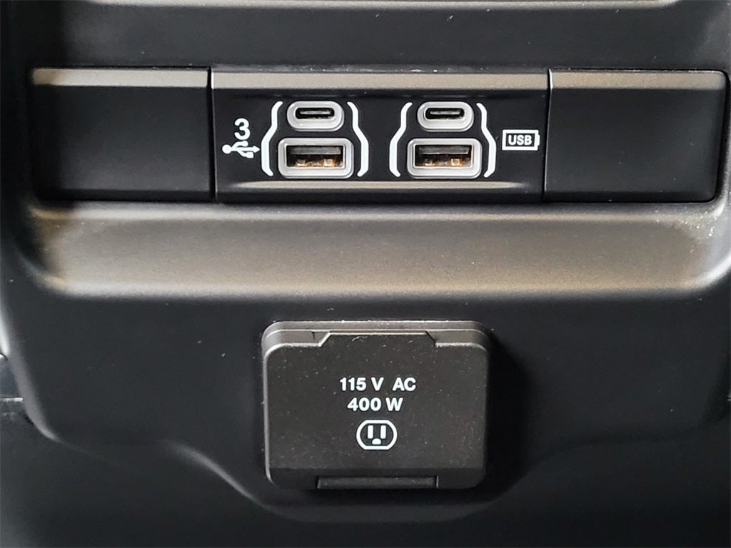 2020 RAM 1500 Laramie Crew Cab 4x4 5'7' Box