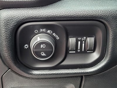 2020 RAM 1500 Laramie Crew Cab 4x4 5'7' Box