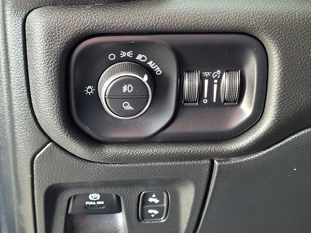 2023 RAM 1500 Laramie Crew Cab 4x4 5'7' Box