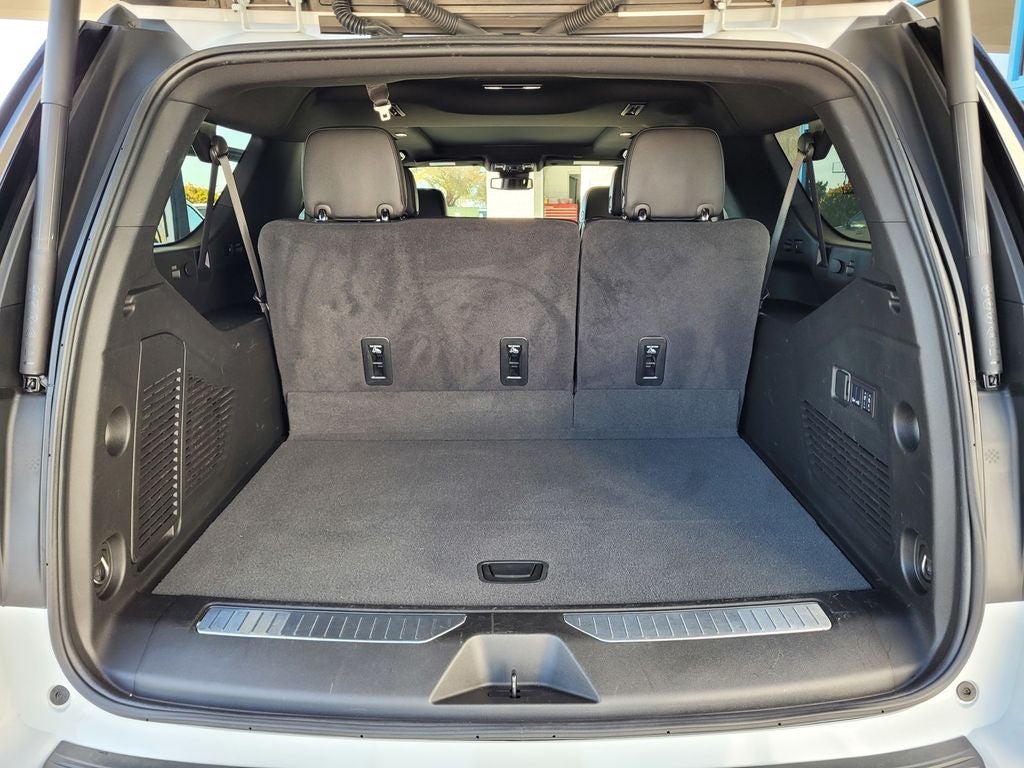 2024 Chevrolet Suburban 4WD RST