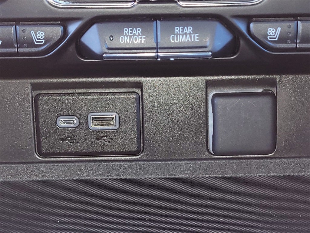 2023 Chevrolet Suburban 4WD Premier